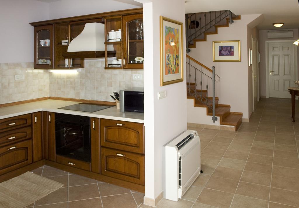 Vila Your Family Oasis By The Sea Mir Vami, Heated Pool