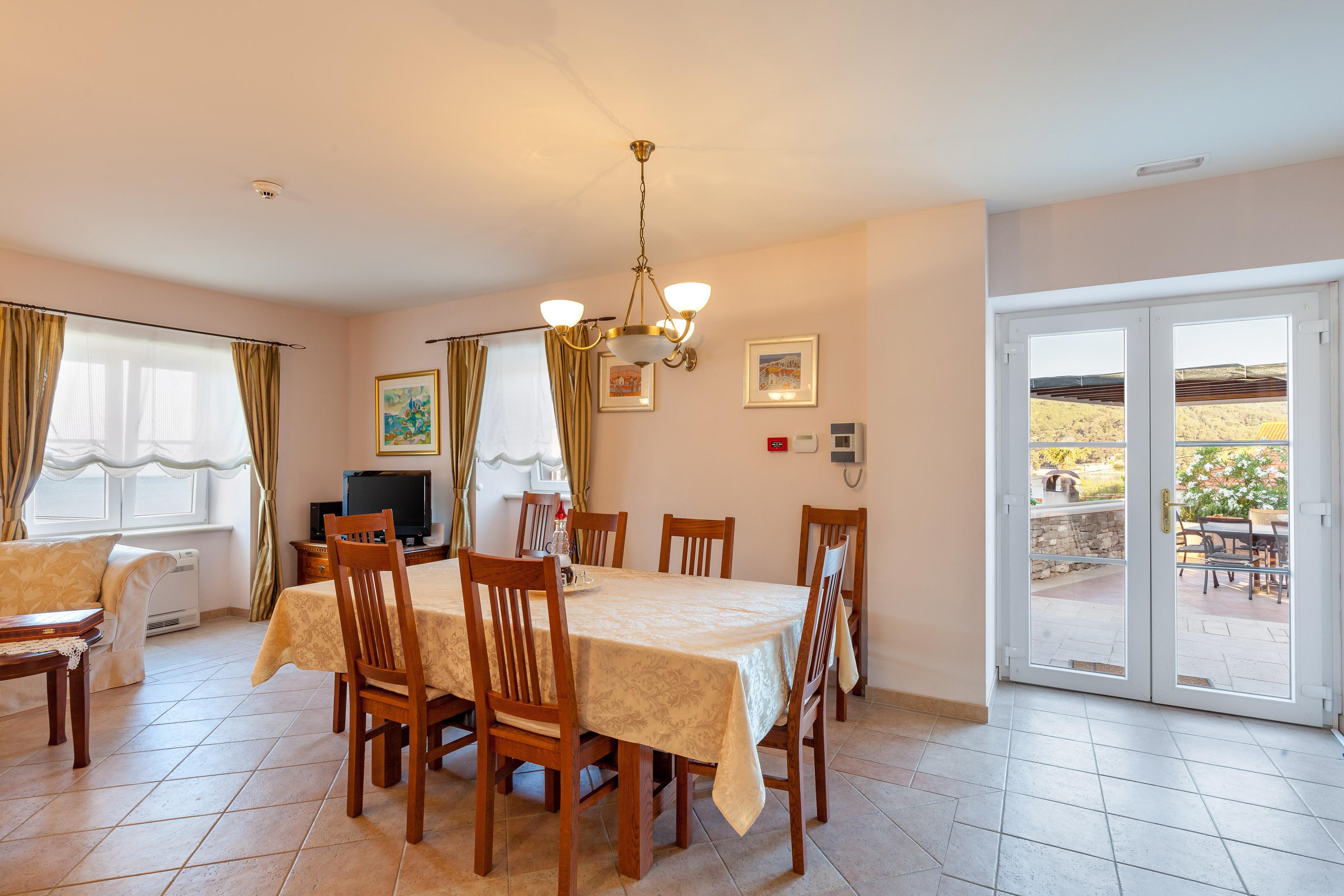 Your Family Oasis By The Sea Mir Vami, Heated Pool Vila