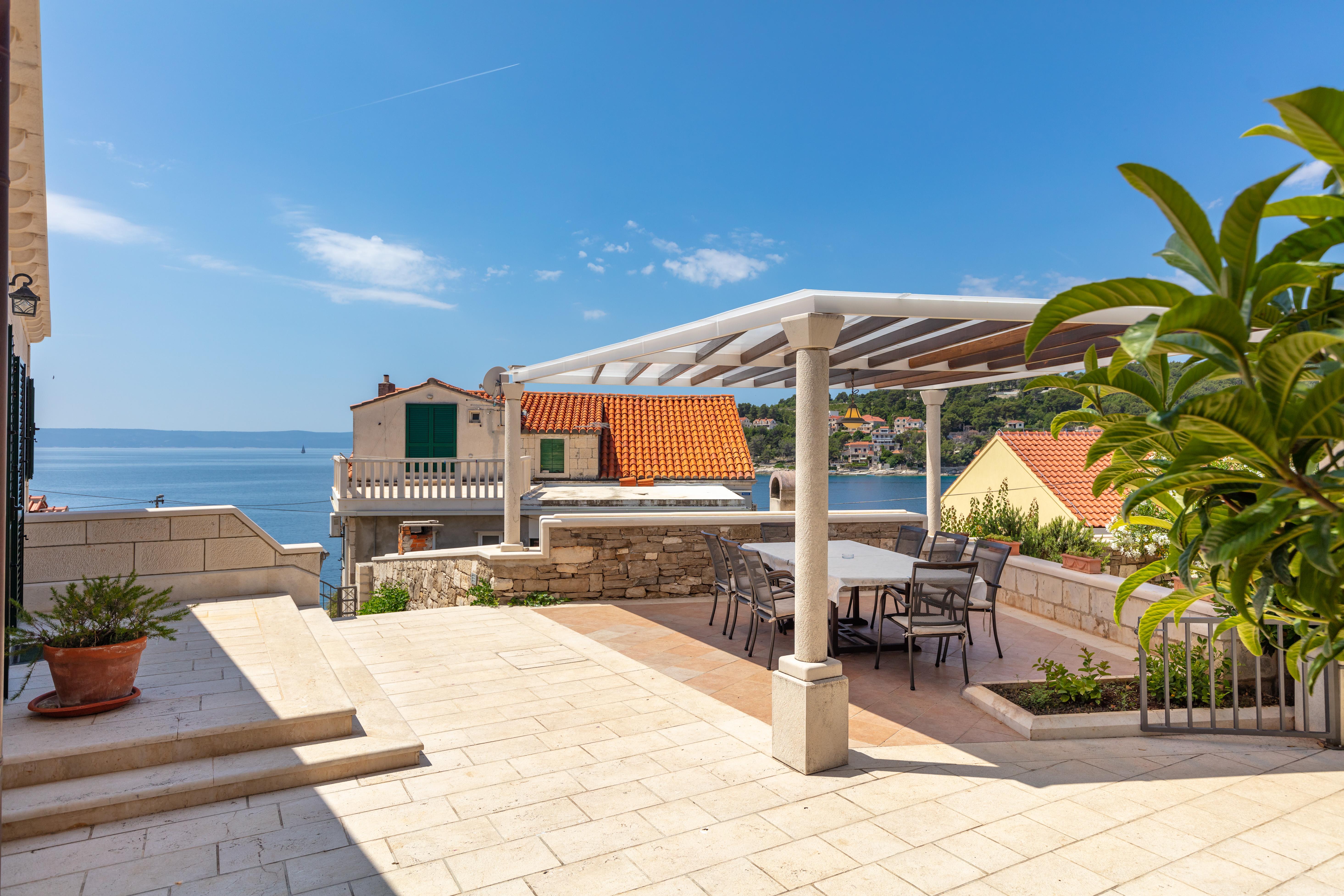 Vila Your Family Oasis By The Sea Mir Vami, Heated Pool Sumartin