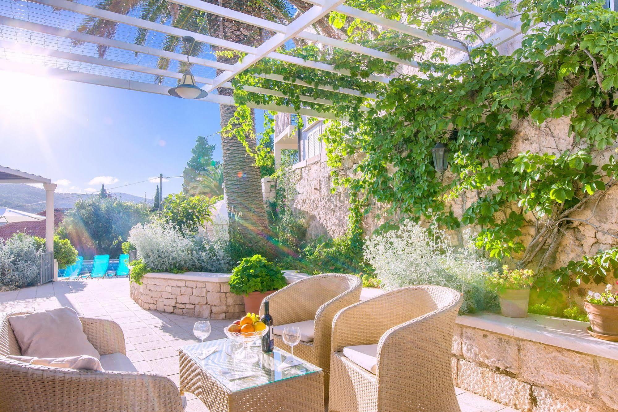 Vila Your Family Oasis By The Sea Mir Vami, Heated Pool *