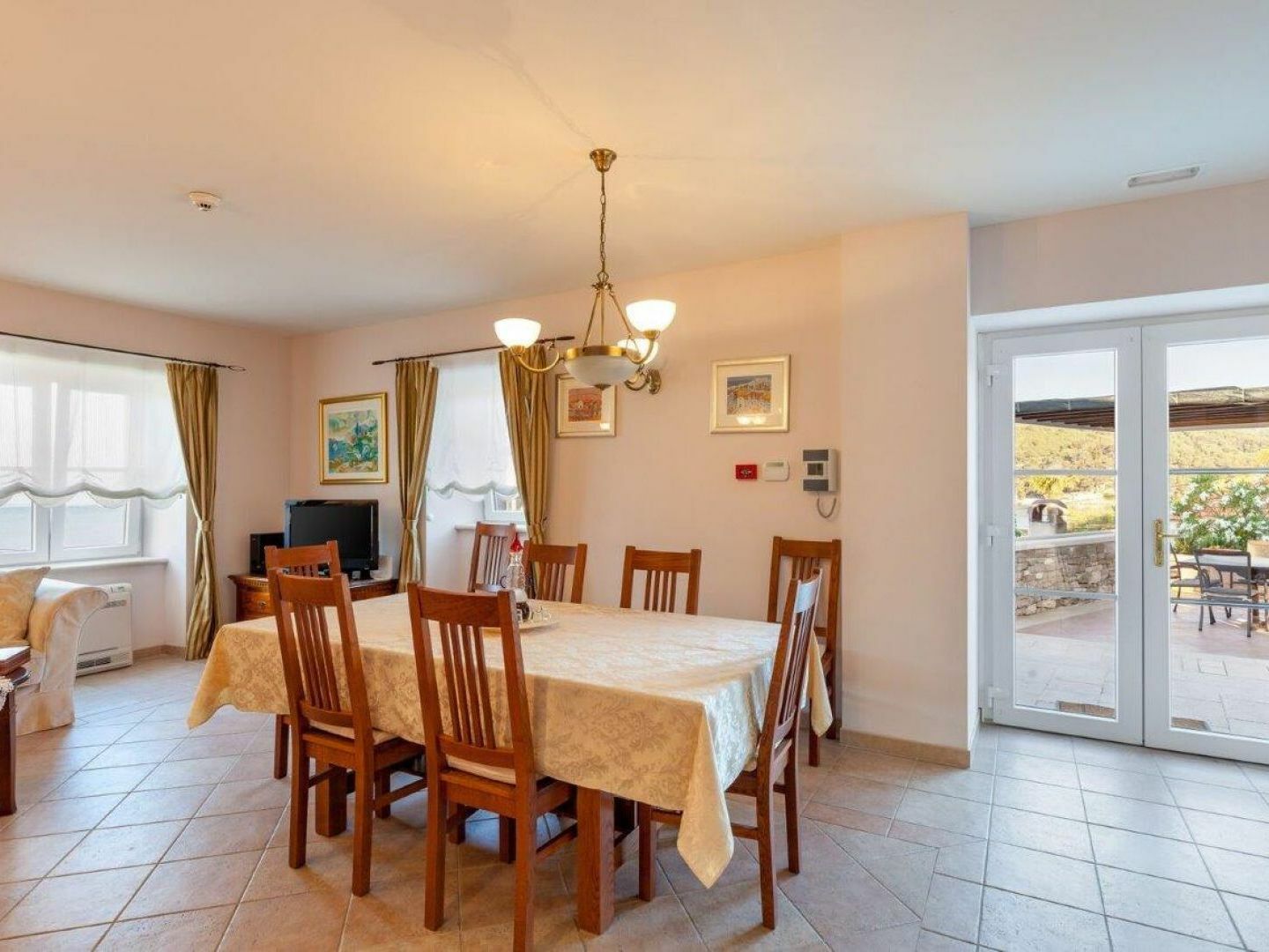 Your Family Oasis By The Sea Mir Vami, Heated Pool Vila