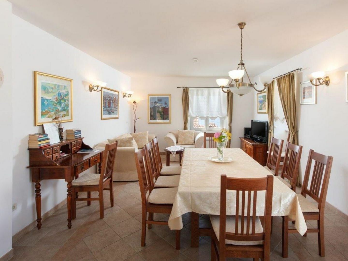 Vila Your Family Oasis By The Sea Mir Vami, Heated Pool