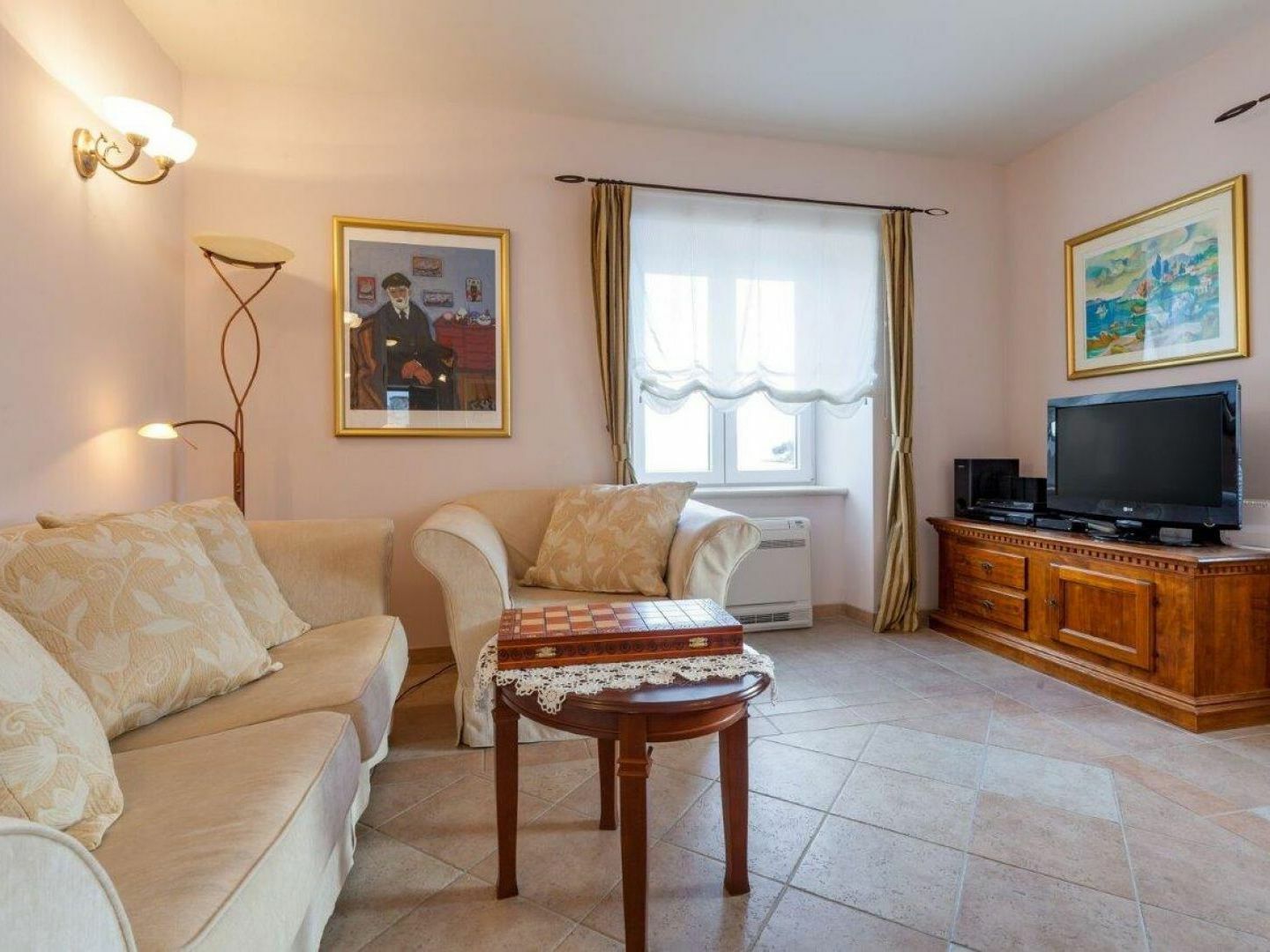 Vila Your Family Oasis By The Sea Mir Vami, Heated Pool